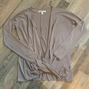 Twist open front top